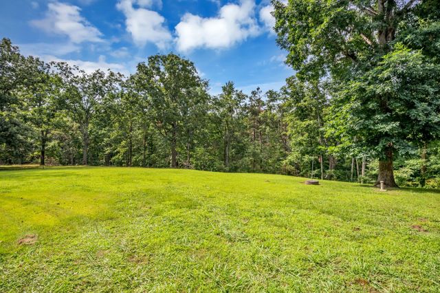 4251 Moss Hill Dr, Nunnelly, TN 37137