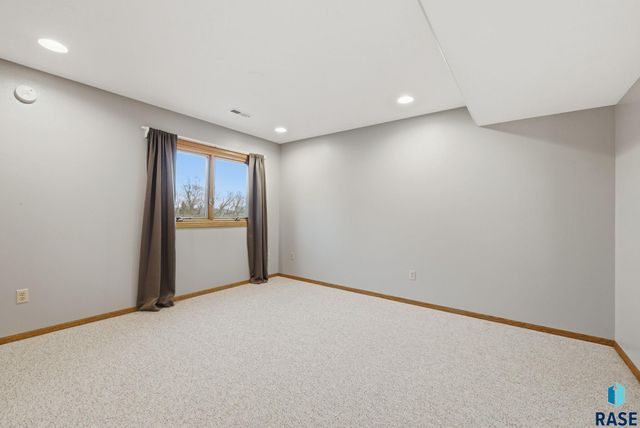 5316 E 28Th St Street, Sioux Falls, SD 57110