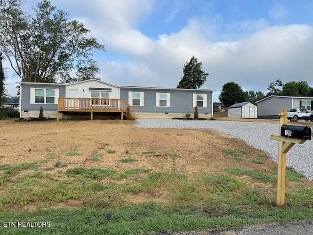126 2nd St, Rockwood, TN 37854