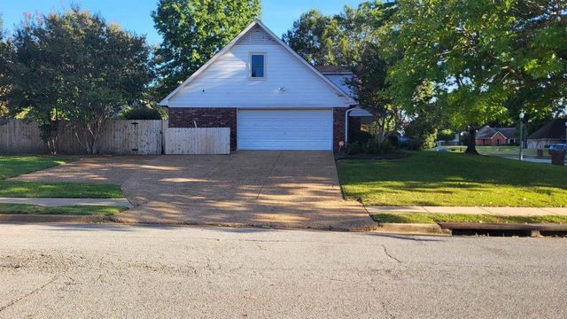 1466 FOX TRACE DR, Cordova, TN 38016