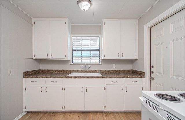 2802 Windsor Lane, Pasadena, TX 77506