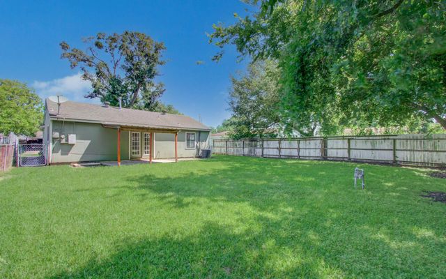 2802 Windsor Lane, Pasadena, TX 77506