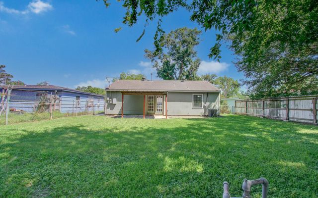 2802 Windsor Lane, Pasadena, TX 77506