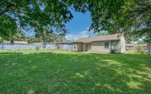 2802 Windsor Lane, Pasadena, TX 77506