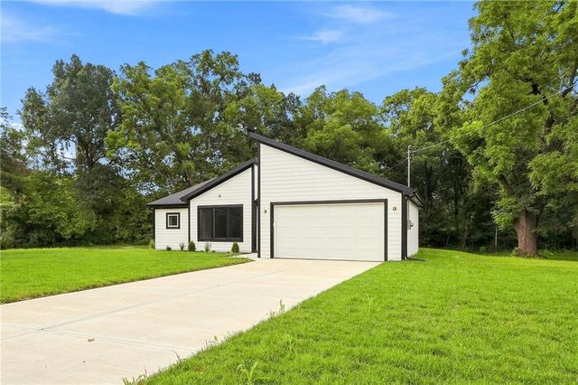 5705 Tauromee Avenue, Kansas City, KS 66102