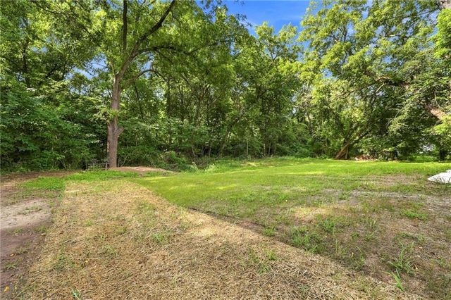 5705 Tauromee Avenue, Kansas City, KS 66102