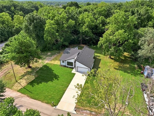 5705 Tauromee Avenue, Kansas City, KS 66102