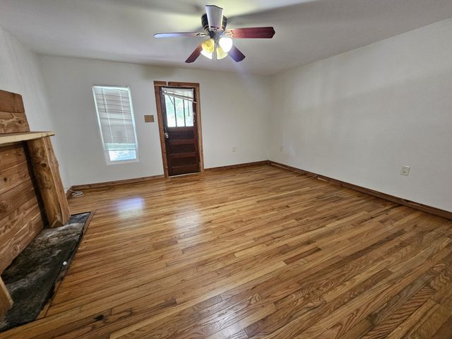 210 Rawls Creek Rd, Gordonsville, TN 38563