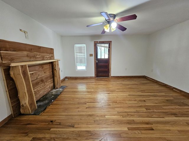 210 Rawls Creek Rd, Gordonsville, TN 38563