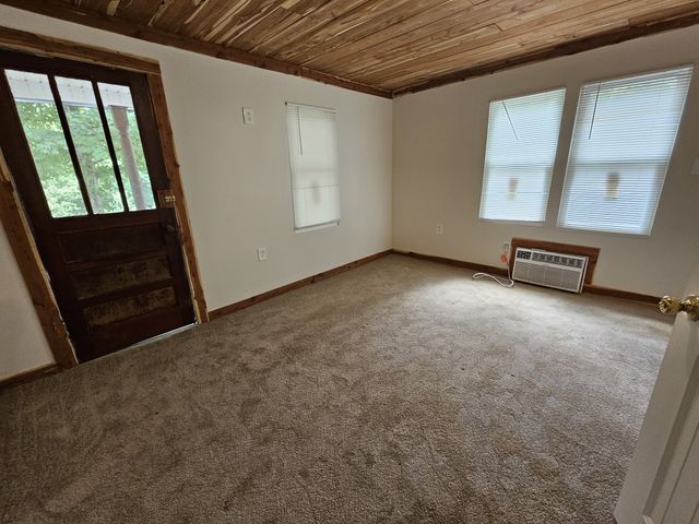210 Rawls Creek Rd, Gordonsville, TN 38563