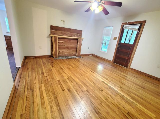 210 Rawls Creek Rd, Gordonsville, TN 38563