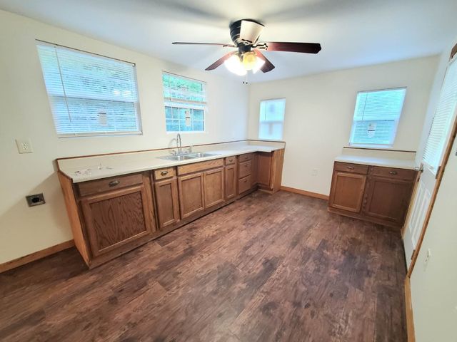 210 Rawls Creek Rd, Gordonsville, TN 38563