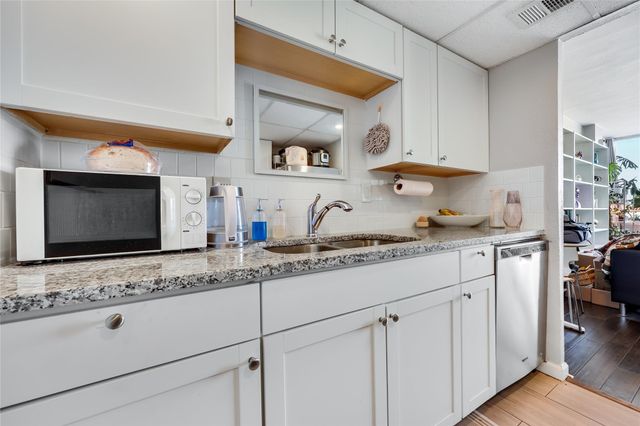 1800 Lavaca ST A-711, Austin, TX 78701