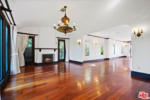 309 N Doheny Drive, Beverly Hills, CA 90211