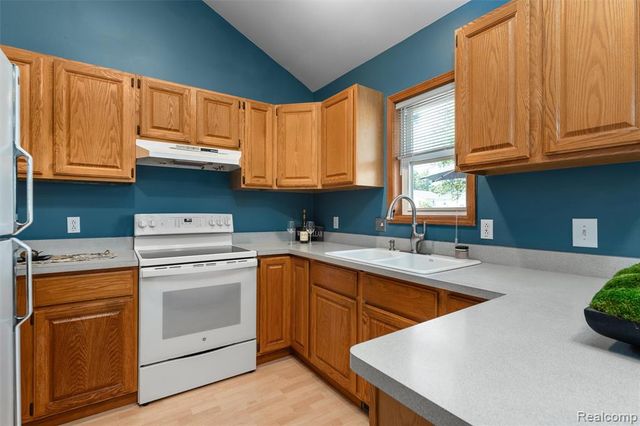 22327 Martin Road, Saint Clair Shores, MI 48081