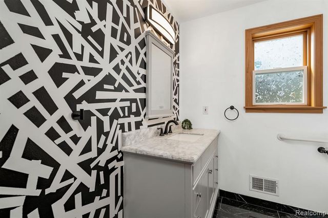 22327 Martin Road, Saint Clair Shores, MI 48081