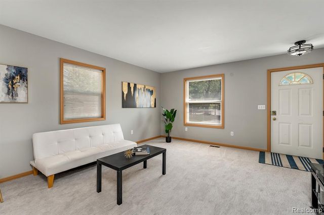22327 Martin Road, Saint Clair Shores, MI 48081