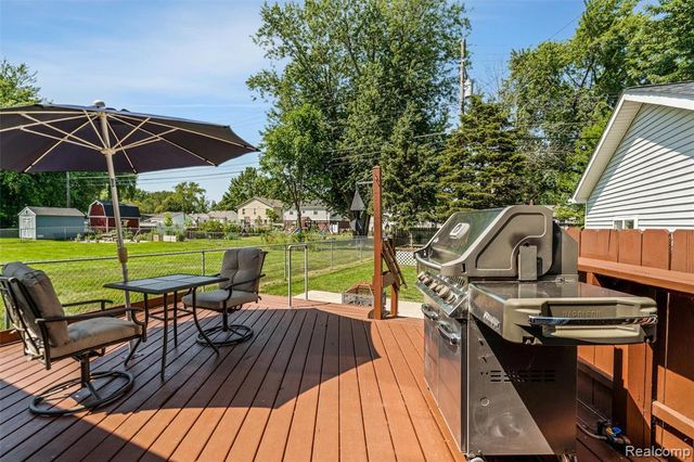 22327 Martin Road, Saint Clair Shores, MI 48081