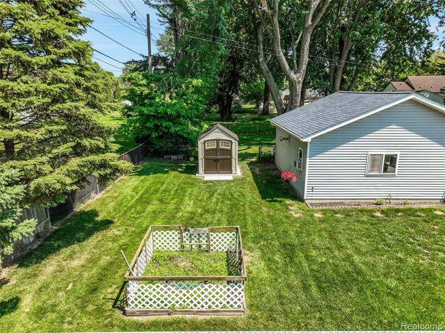 22327 Martin Road, Saint Clair Shores, MI 48081