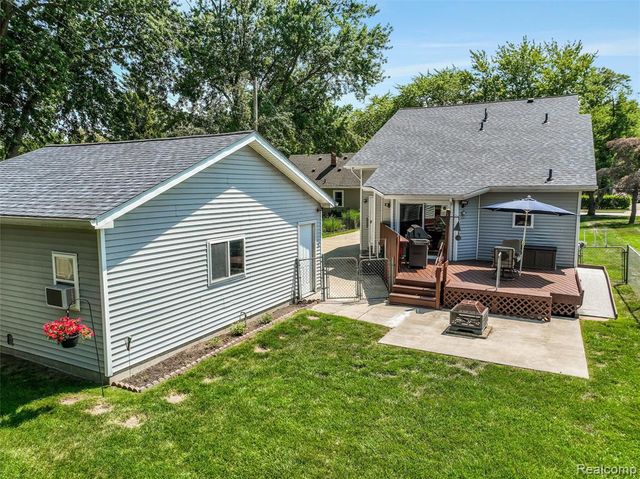 22327 Martin Road, Saint Clair Shores, MI 48081