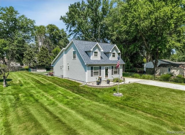 22327 Martin Road, Saint Clair Shores, MI 48081
