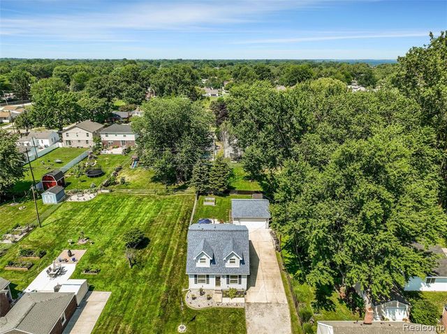 22327 Martin Road, Saint Clair Shores, MI 48081