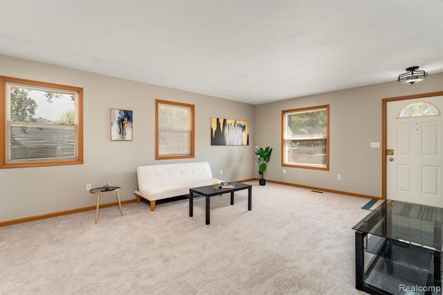 22327 Martin Road, Saint Clair Shores, MI 48081