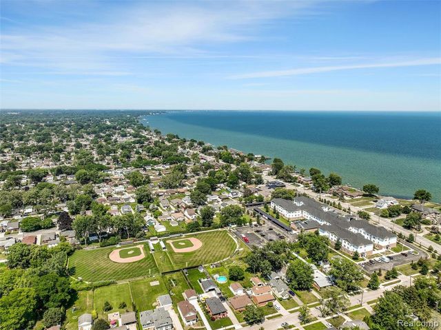 22327 Martin Road, Saint Clair Shores, MI 48081