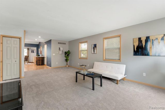 22327 Martin Road, Saint Clair Shores, MI 48081