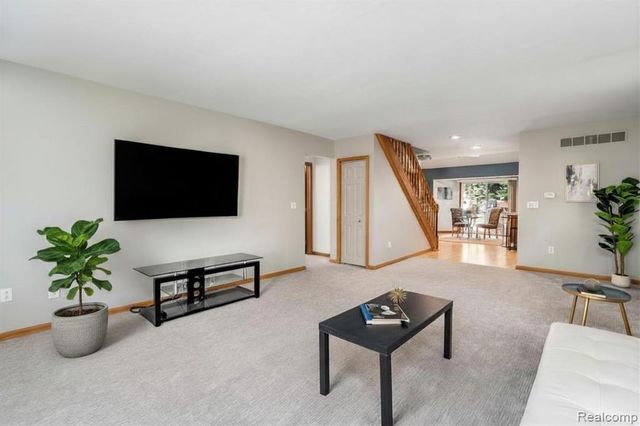 22327 Martin Road, Saint Clair Shores, MI 48081