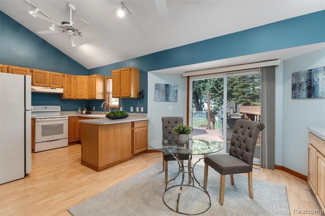22327 Martin Road, Saint Clair Shores, MI 48081