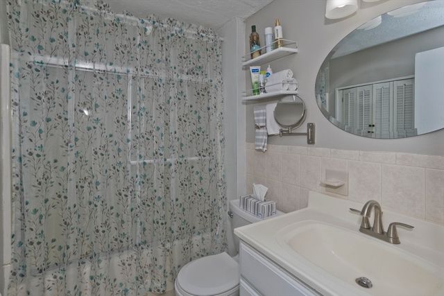 125 Pondview Dr, Ludlow, MA 01056