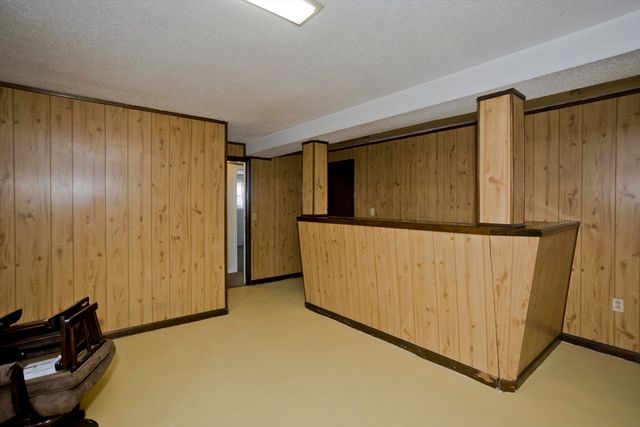 125 Pondview Dr, Ludlow, MA 01056