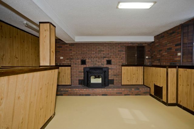 125 Pondview Dr, Ludlow, MA 01056