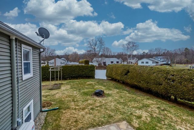 125 Pondview Dr, Ludlow, MA 01056