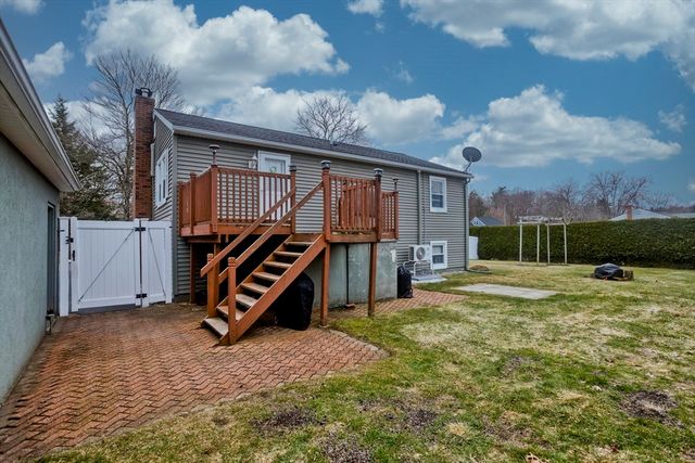 125 Pondview Dr, Ludlow, MA 01056