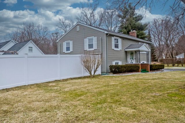 125 Pondview Dr, Ludlow, MA 01056