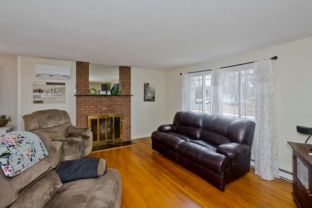 125 Pondview Dr, Ludlow, MA 01056