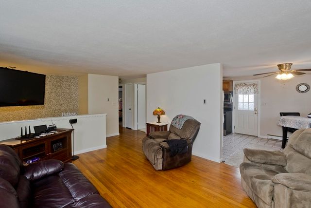 125 Pondview Dr, Ludlow, MA 01056