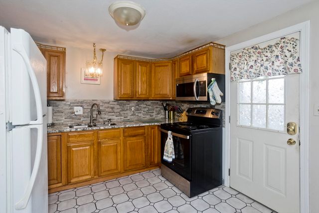 125 Pondview Dr, Ludlow, MA 01056
