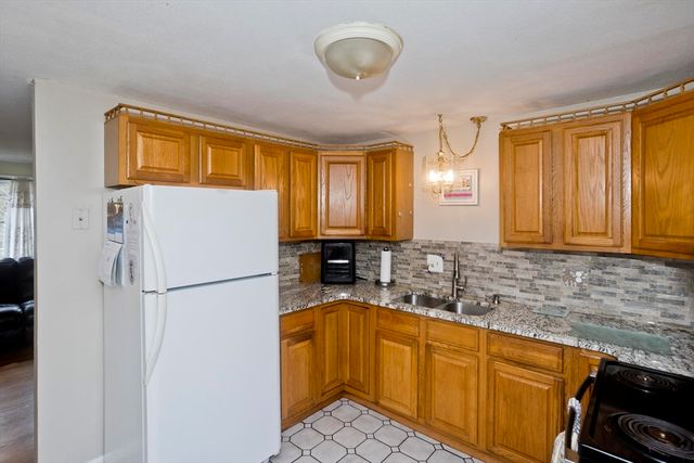 125 Pondview Dr, Ludlow, MA 01056