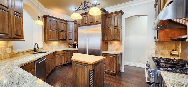 870 Cherry Springs Drive, Tahlequah, OK 74464