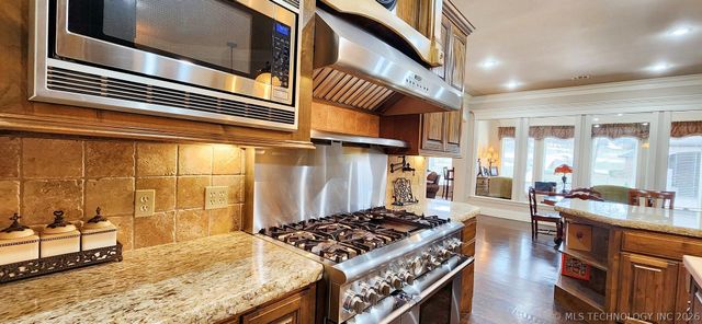 870 Cherry Springs Drive, Tahlequah, OK 74464