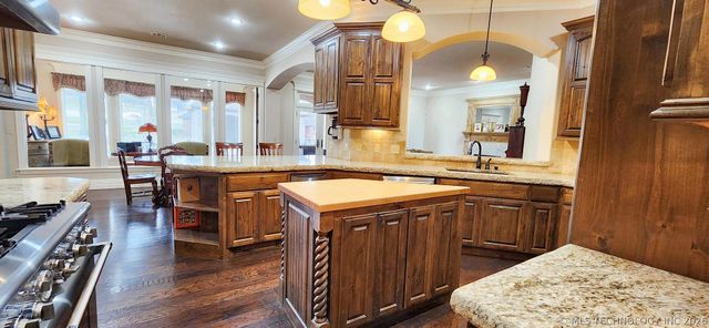 870 Cherry Springs Drive, Tahlequah, OK 74464