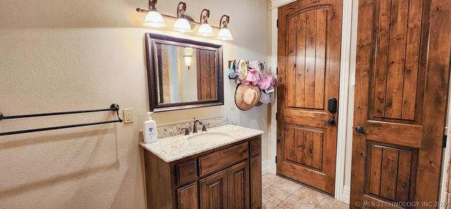 870 Cherry Springs Drive, Tahlequah, OK 74464