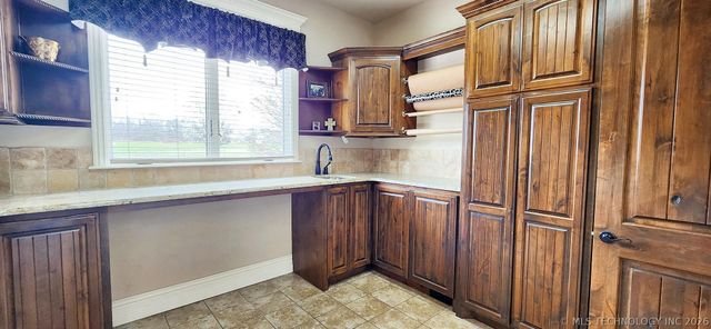 870 Cherry Springs Drive, Tahlequah, OK 74464