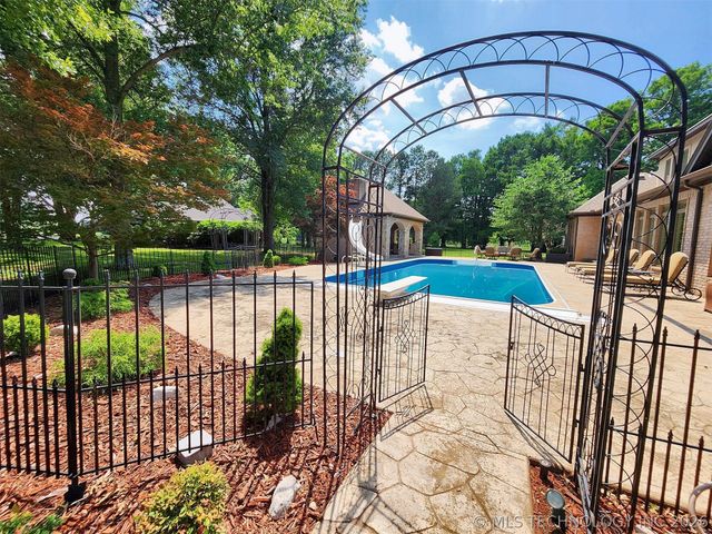 870 Cherry Springs Drive, Tahlequah, OK 74464