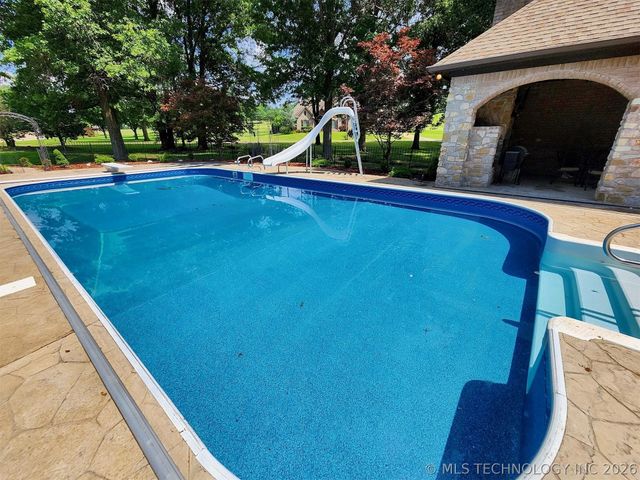 870 Cherry Springs Drive, Tahlequah, OK 74464