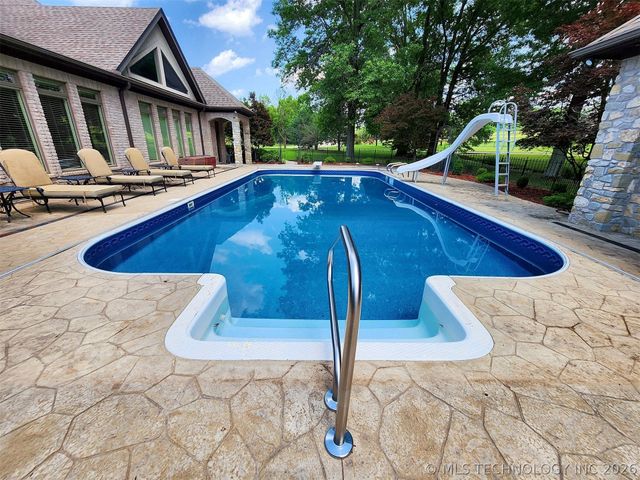 870 Cherry Springs Drive, Tahlequah, OK 74464