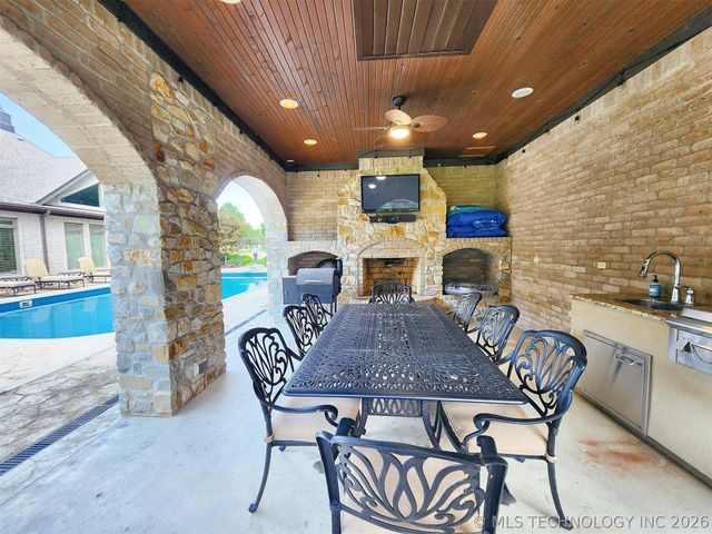 870 Cherry Springs Drive, Tahlequah, OK 74464